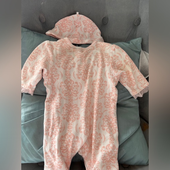 Little me 3 moths baby girl’s damask footie sleeper with hat - Picture 8 of 9